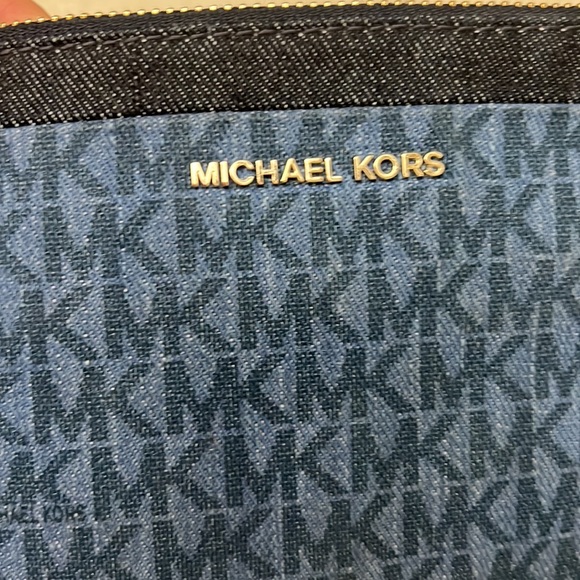 Michael Kors signature Denim Pouchette (Wristlet/Pouch/Clutch). Convertible! - Picture 16 of 16